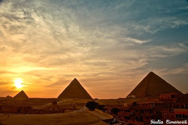 What are the physical characteristics of Cairo, Egypt?