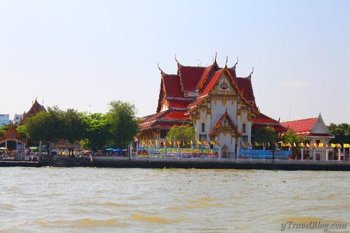 The Grand Palace Bangkok on the edge of the river