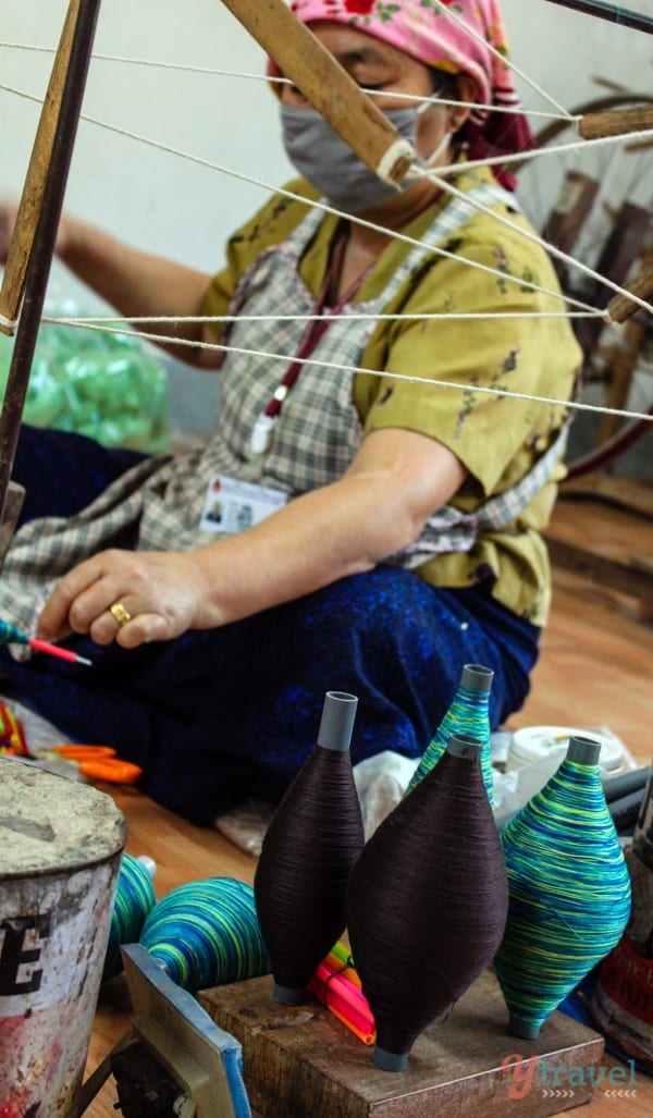 woman threading with machine Doi Tung Royal Project Chiang Rai Thailand (3)