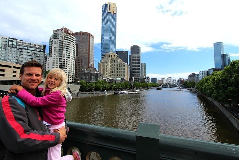 dad and child having photo in front of yarra river and melbourne skyline