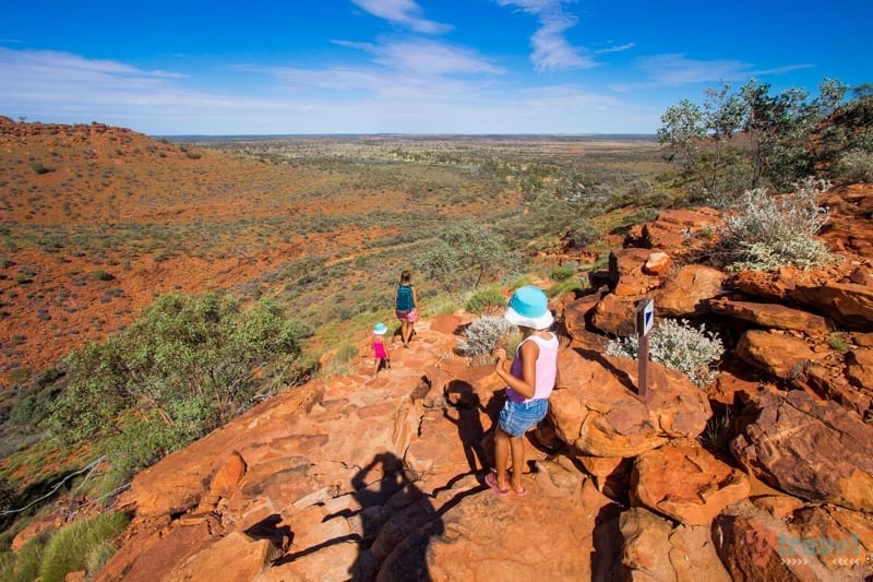 people on the red rocky trail with views of Kings Canyon 