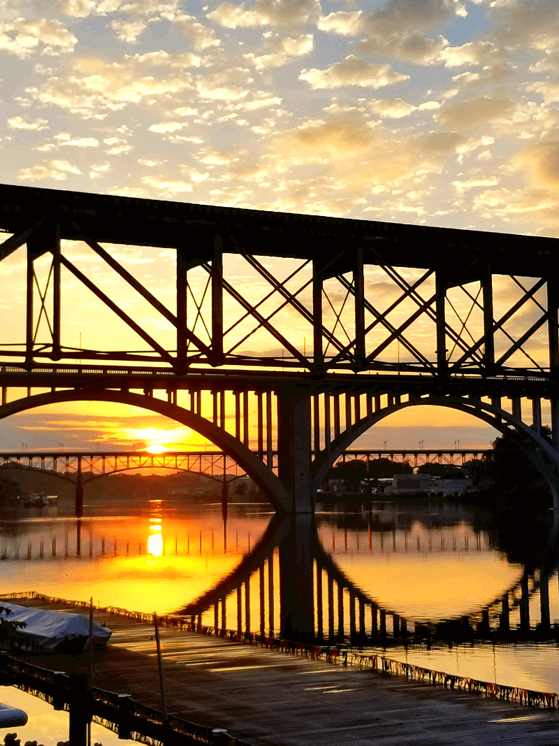 Sunrise implicit    the Tennessee River successful  Knoxville