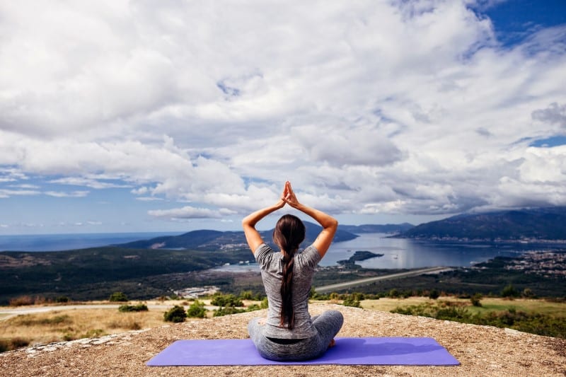 how to maintain a yoga routine when you travel grokker review