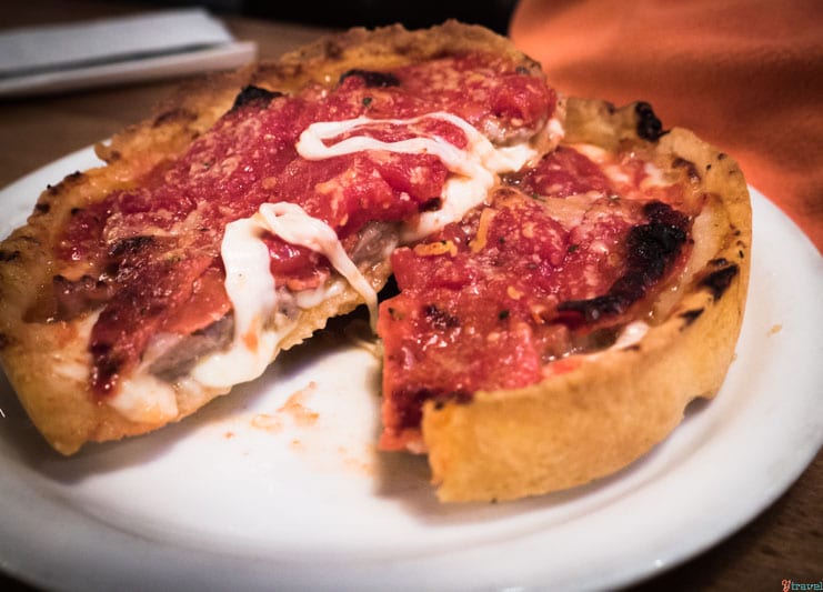 Lou Malnatis Deep dish pizza Chicago (2)
