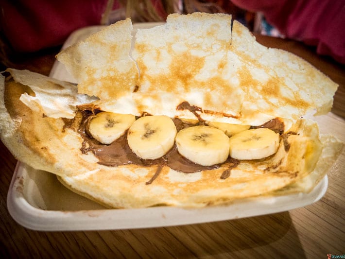 crepe with banas and nutella inside