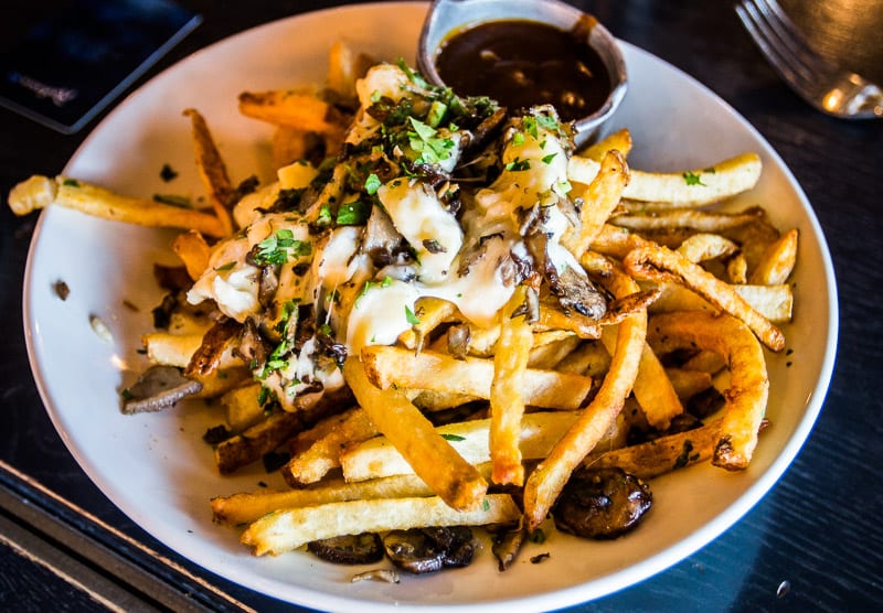 A plate of dirty fries