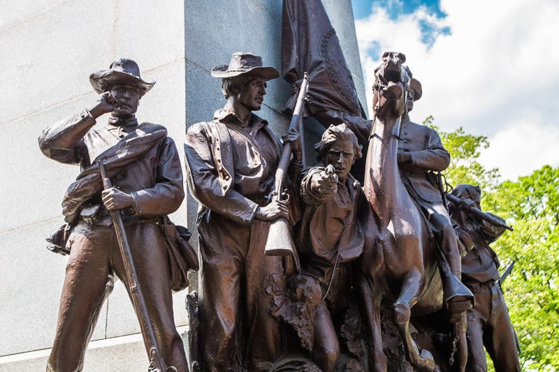 statues of men fighting The Battle of Gettysburg