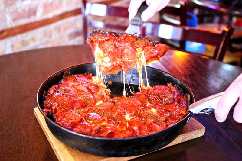 Best pizza places in Chicago - Pequod's Pizza is one of them, click through to see the other 4 places to eat pizza in Chicago! 