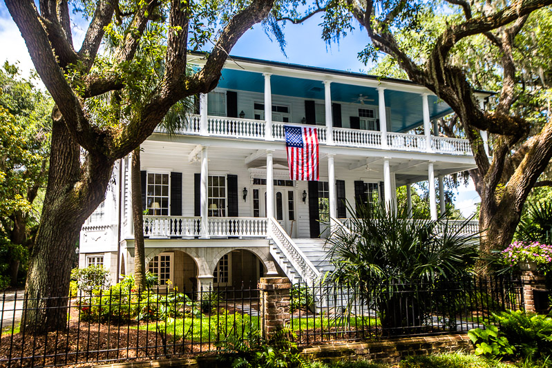 historic home with flag out front Beaufort, South Carolina?