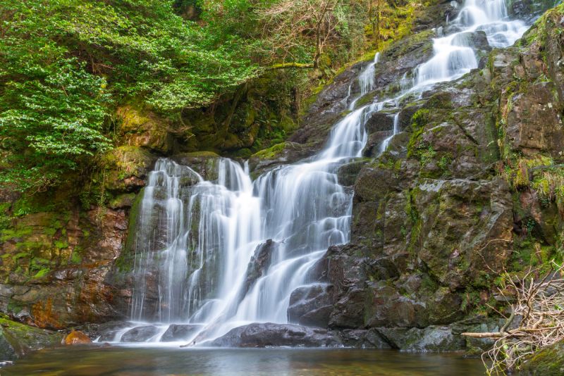 wodospad Torc w Parku Narodowym Killarney, Irlandia
