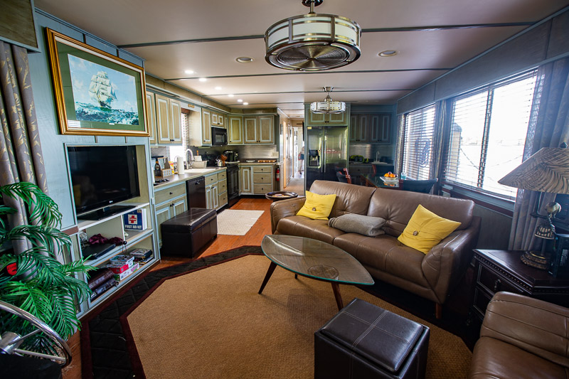 living area in houseboat