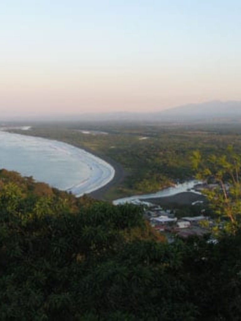 3 REASONS NOT TO LIVE IN COSTA RICA (AND 3 REASONS YOU SHOULD MOVE THERE NOW!)