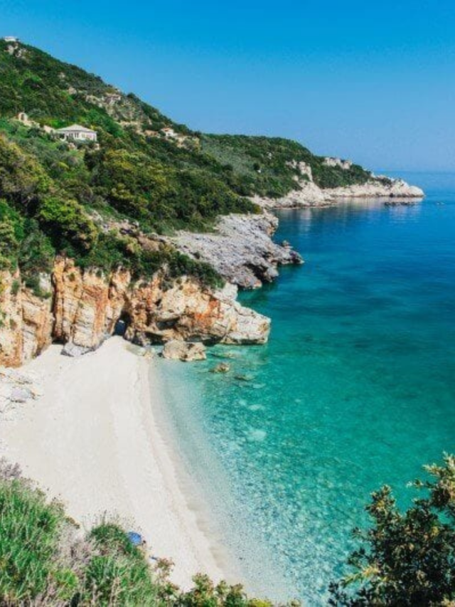 7  GREEK ISLANDS YOU DON’T WANT TO MISS STORY