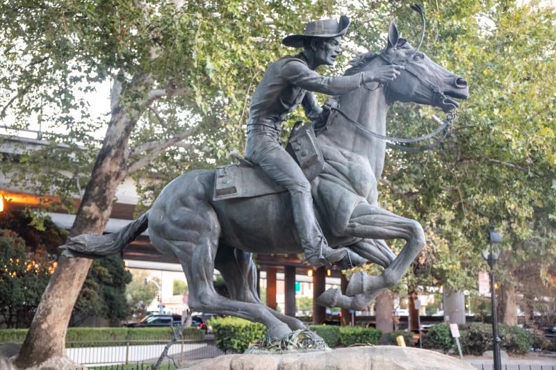 pony express statue