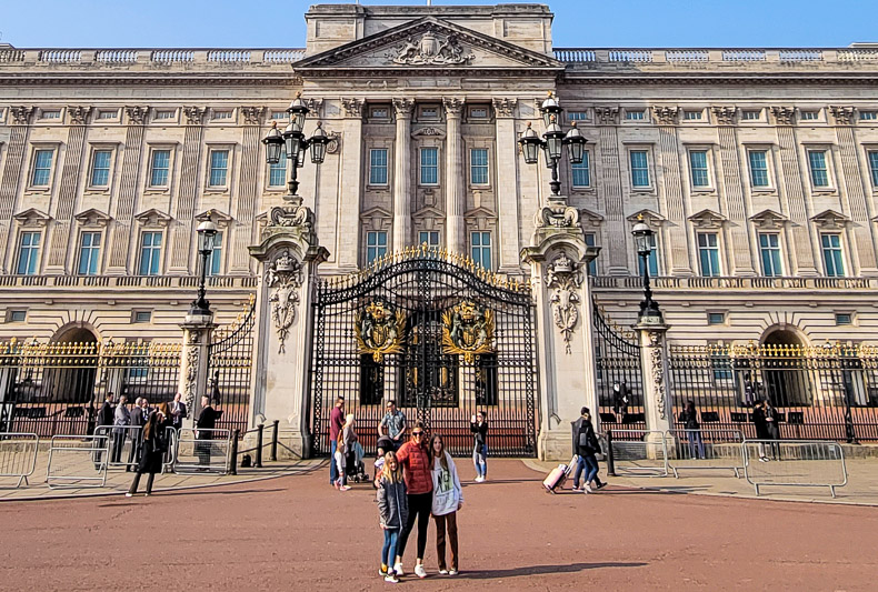 Buckingham Palces is one of the popular places to visit in London