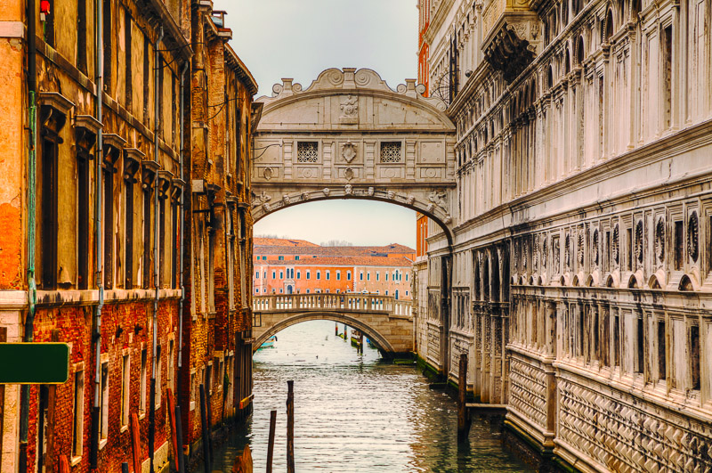 bridge of sighs connecting buildings on either side of canals in venice