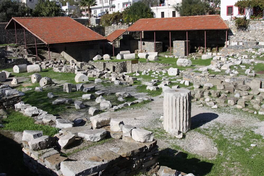 ruins, columns and rocks of the Halicarnassus