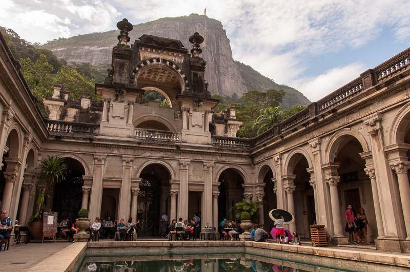 courtyard of Parque Lage Visual Art School with mountain in background