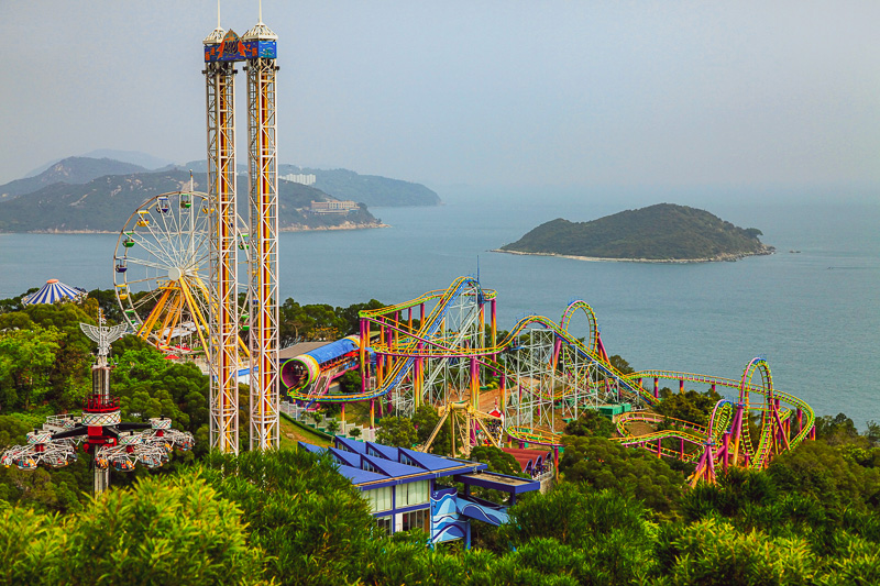 rides at OCean PArk theme park with views of Hong Kong islands