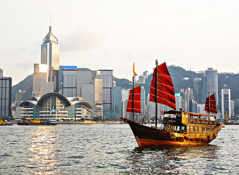 15 Incredible Things to do in Hong Kong (Local Tips!)