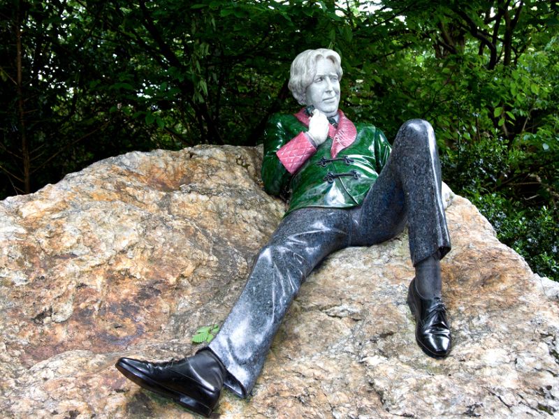Statue of Oscar Wilde successful  Dublin