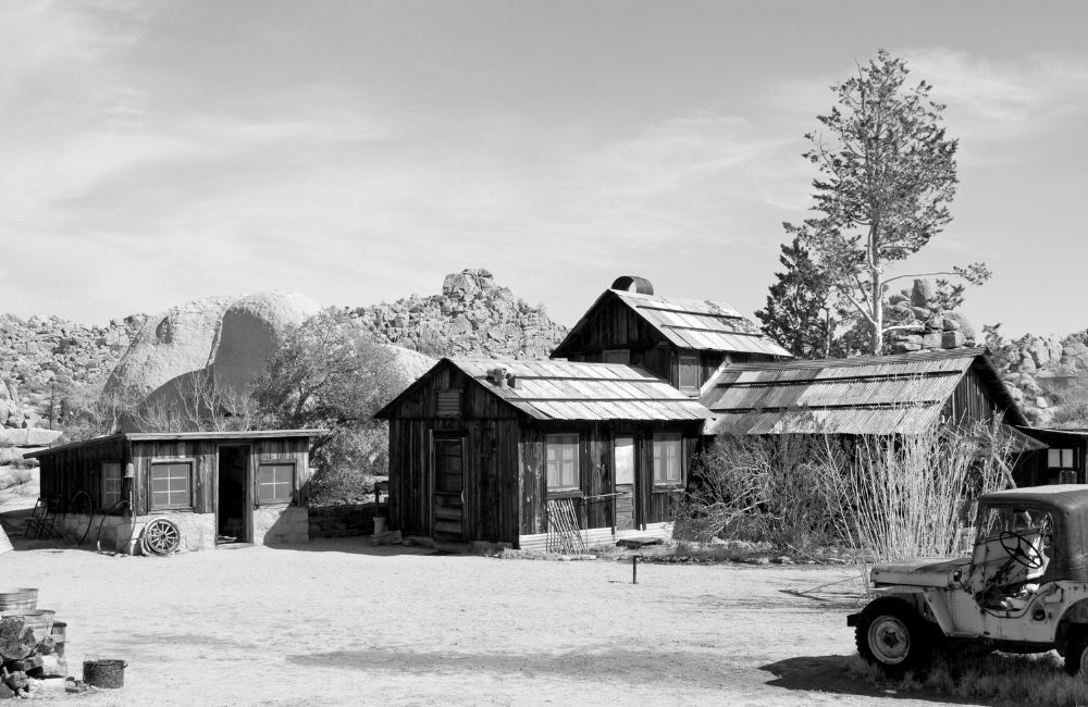 black and white photo of old Keys Ranch with car in front