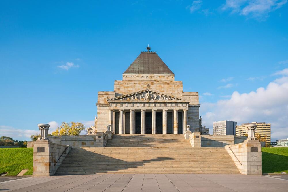 stairs leading up the the white stone building of the shrine of remembrance