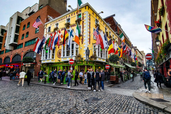 People on the sidewalk outide a pub in Dublin, Ireland