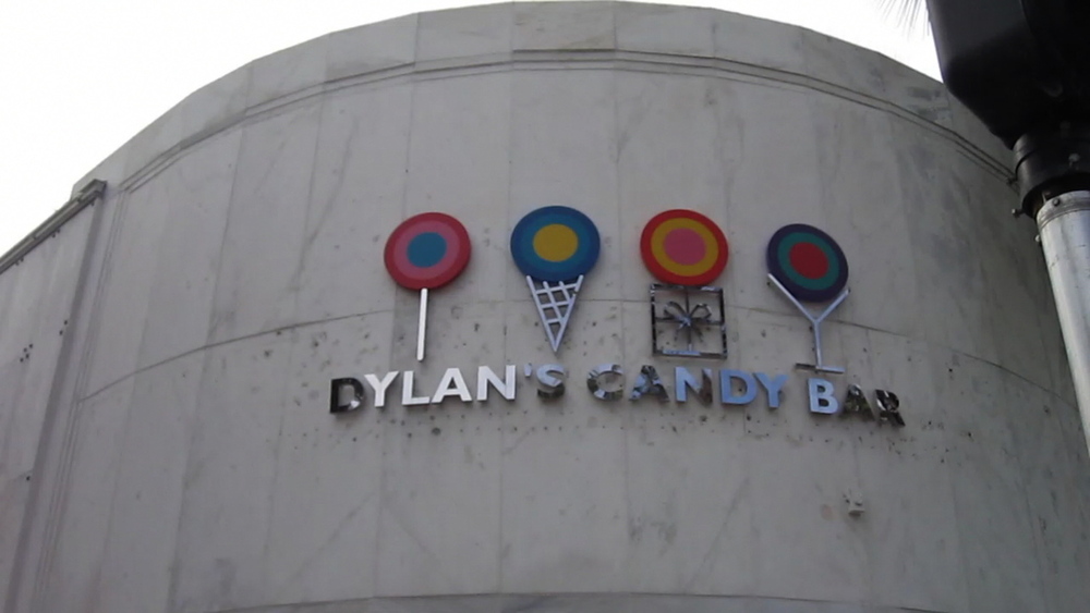 outsdie of dylan's candy bar