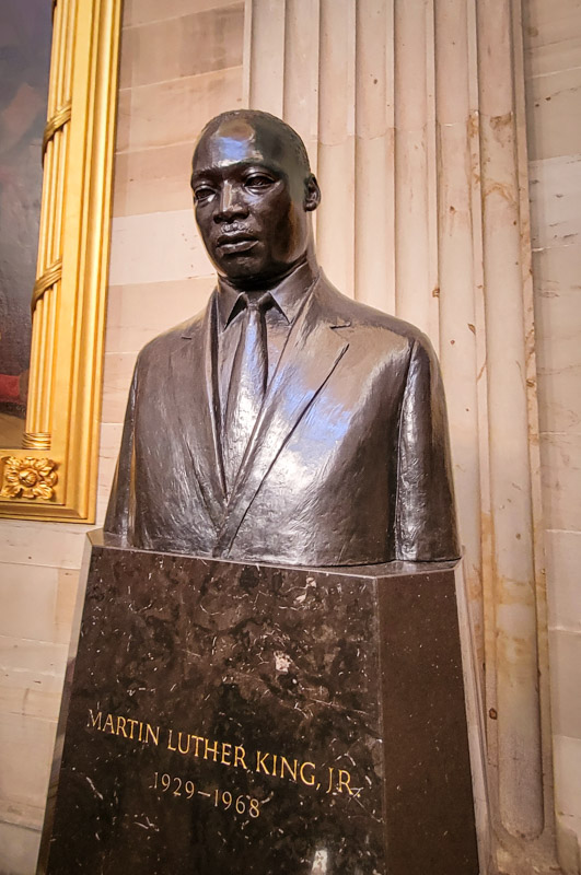 statue of martin luther king