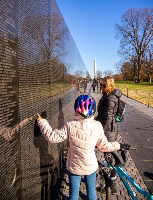 looking at the vietnam veterans memorial