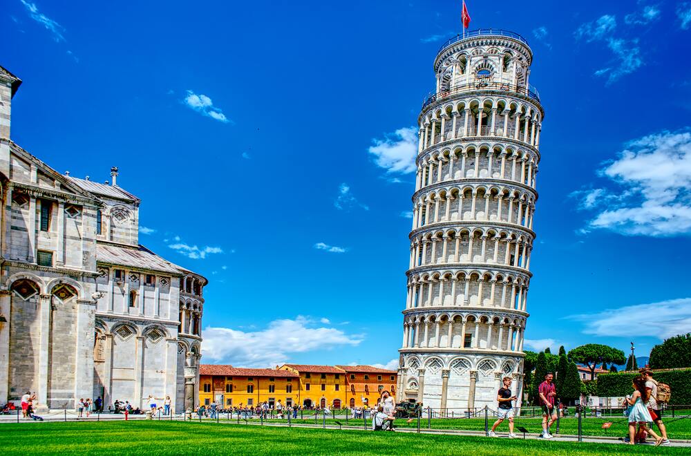 people walking in front of the leaning tower of pisa