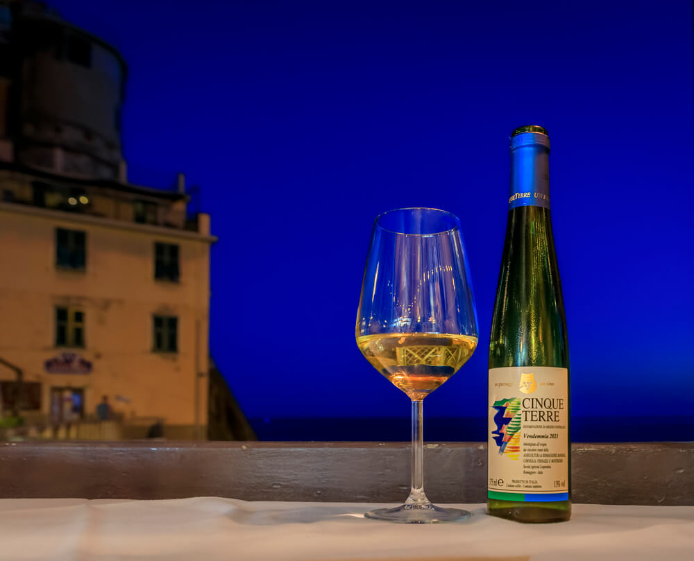 Sciacchetrà wine bottle and glass