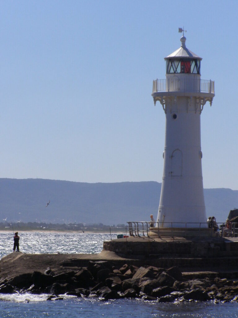 wollongong lighthouse on edge of water