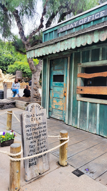 graveyard in front of building in ghost town knott's