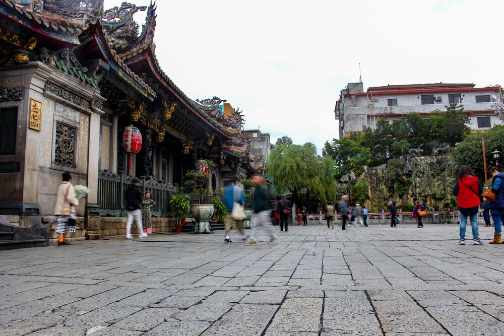 people outside Longshan Temple