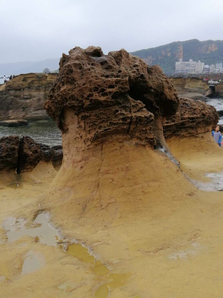 mushroom shaped rock Yehliu Geopark
