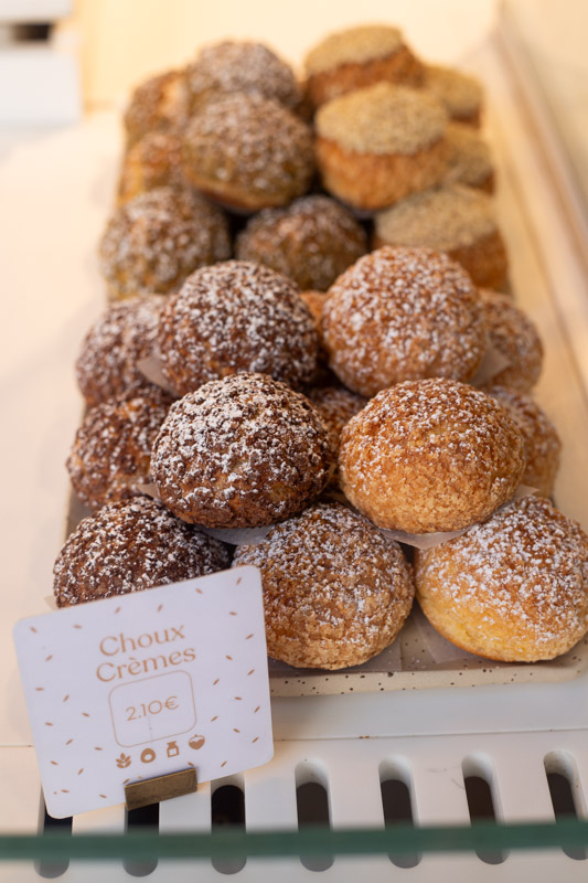 choux cremes on bakery display