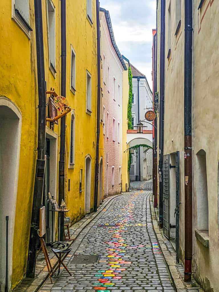Cobblestone street with colorful buildings