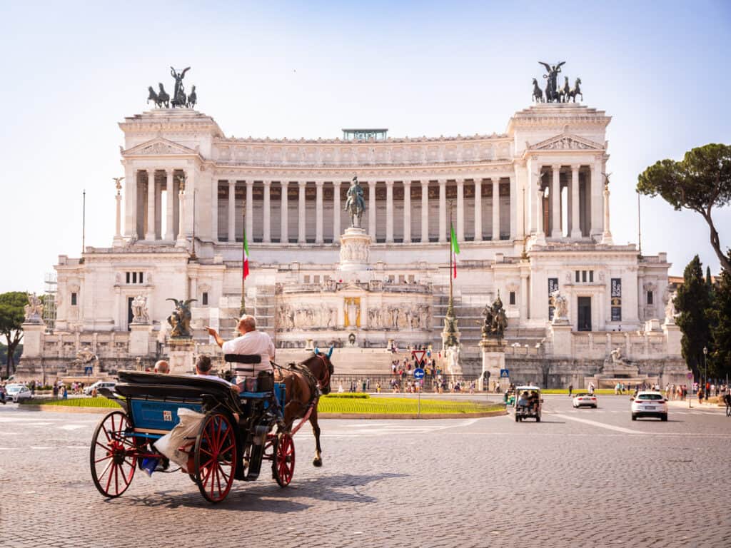 horse and carriage out the front of Victor Emmanuel II National Monumen