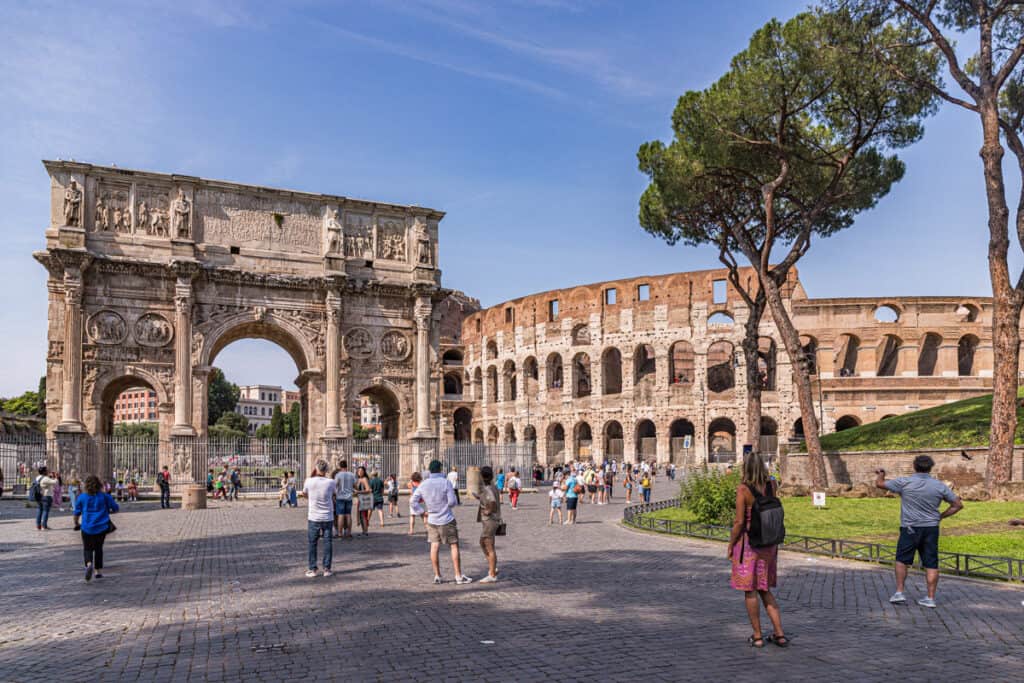 the arch of Constantine next to the colosseum