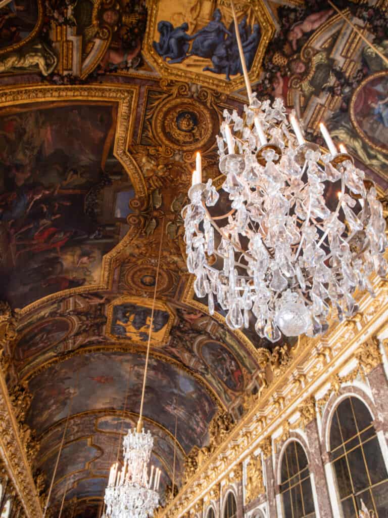 ceiling and chandeliers in hall of mirrors