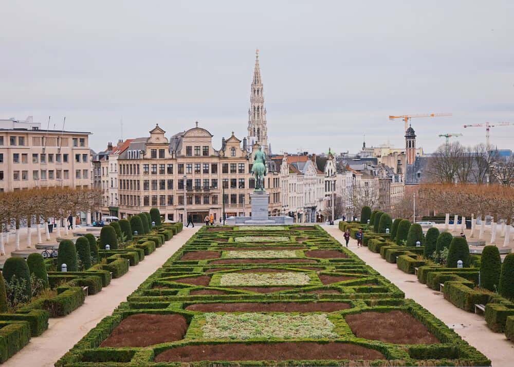 landscaped garden and monument in middle of brussels