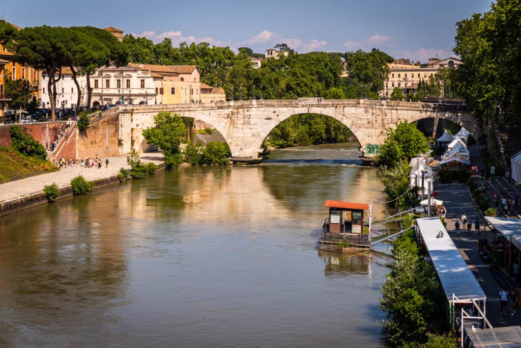 bridge over the tiber river