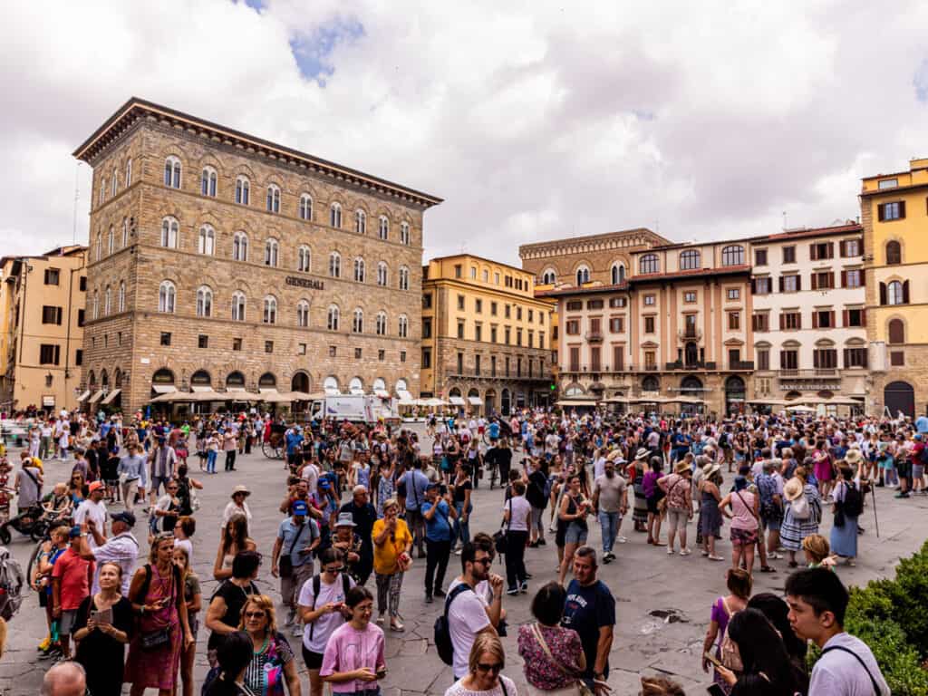 crowds standing in Piazza Signoria 