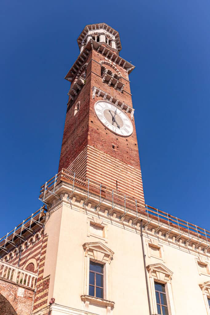 clock on lamberti tower