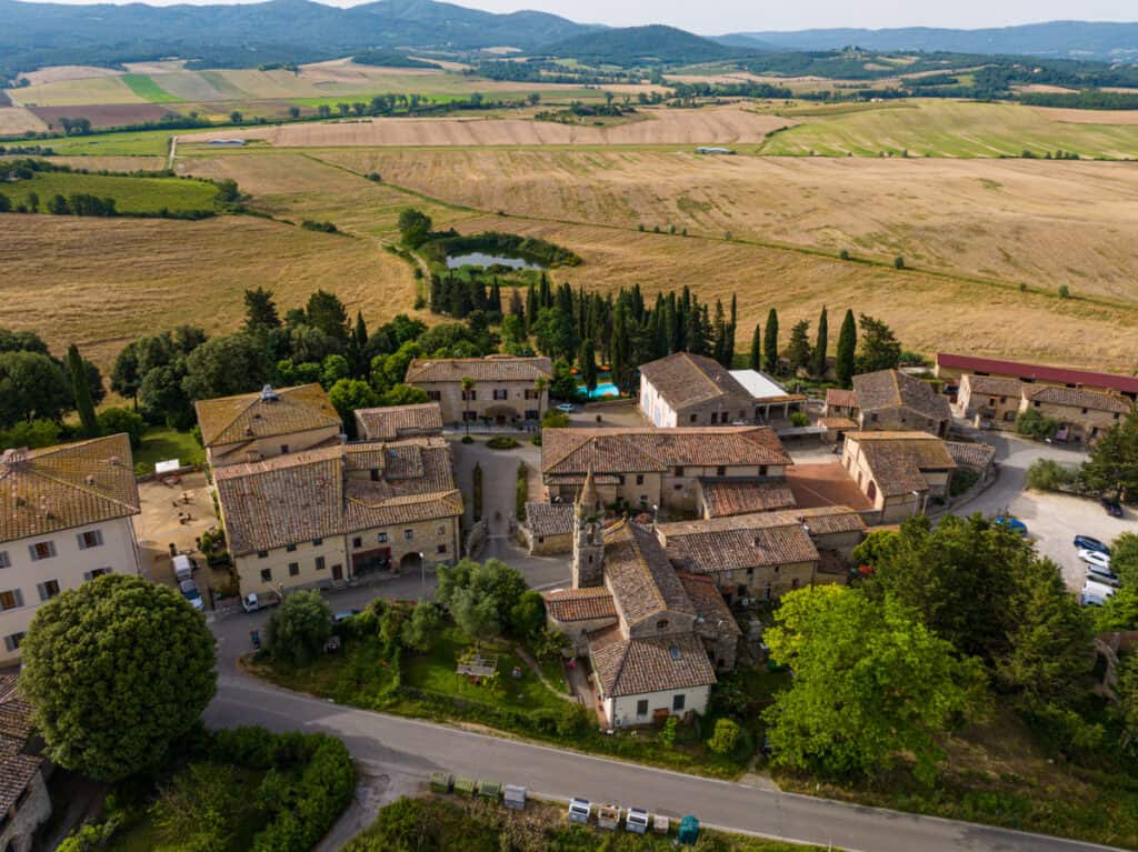 aerial view of tuscan agritourism with mountains in the background