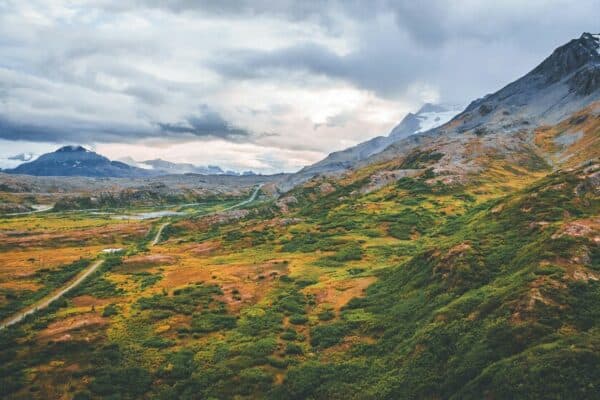 richardson highway going through mountain valley