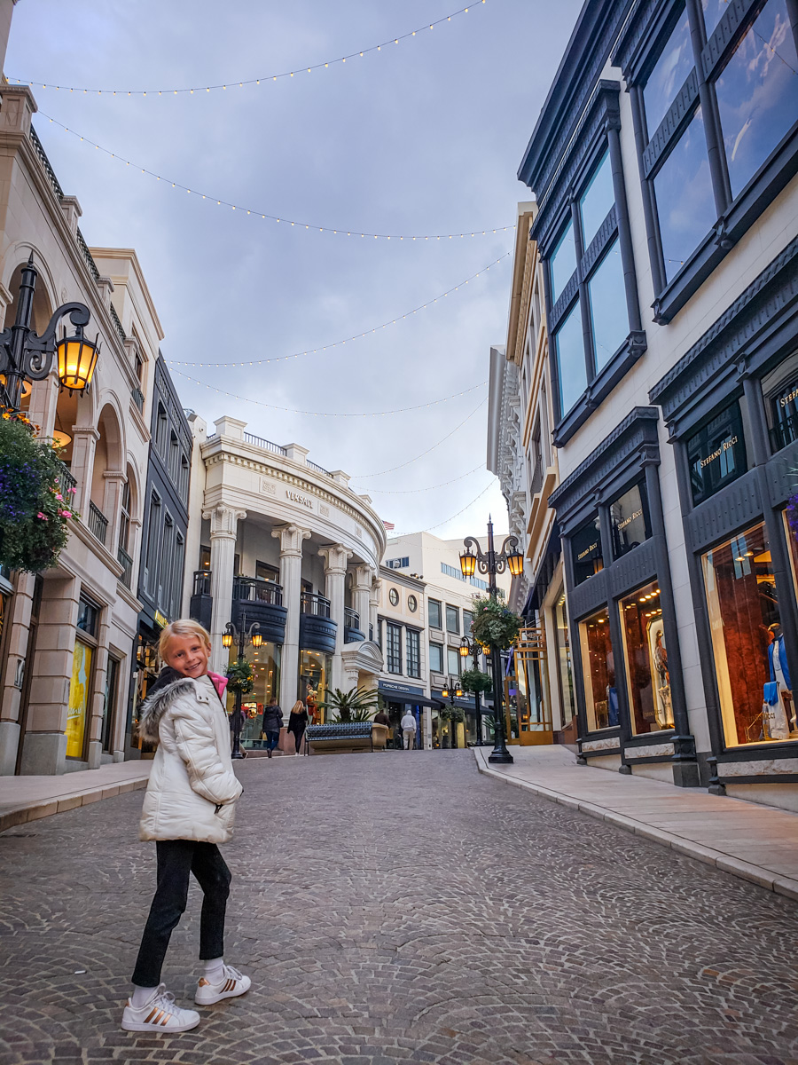 girl posing on rodeo drive